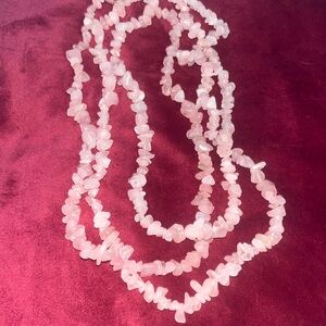 Nwt 350ctw. Gallica rose guartz necklace